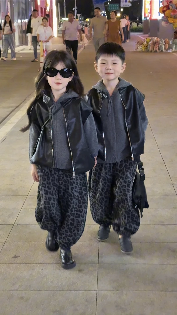儿童秋季套装2025新款男女童百搭坎肩痞帅马甲豹纹休闲裤三件套