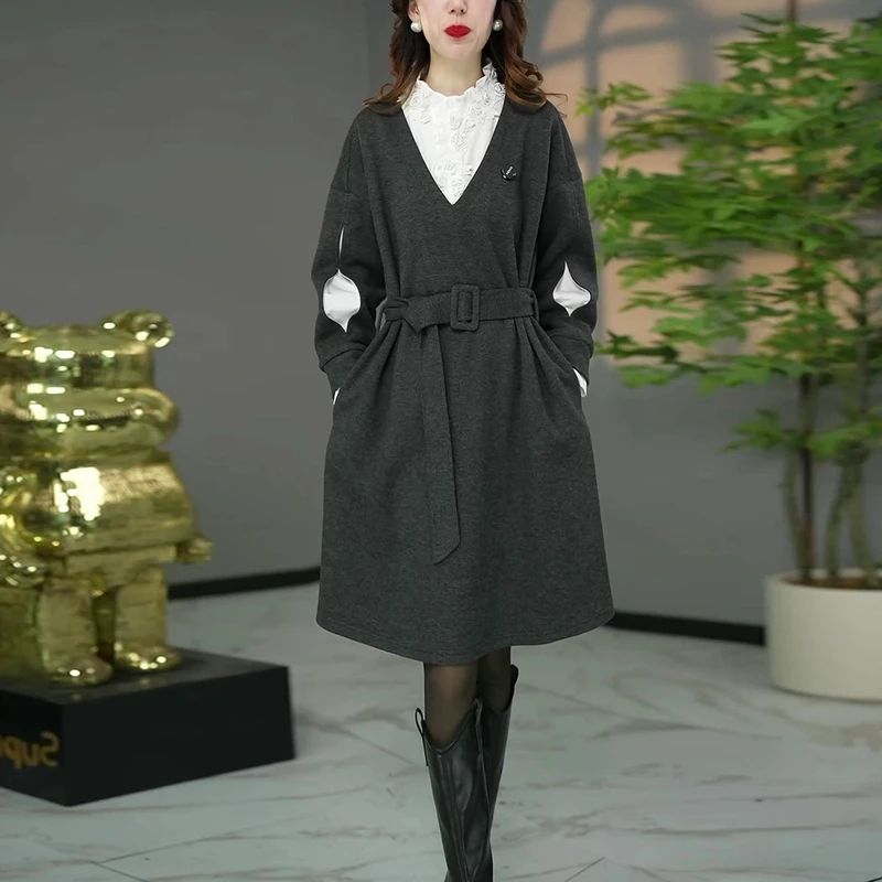 罗蒙2025年春秋冬新款连衣裙女士重工花瓣领宽松显瘦洋气时尚裙子