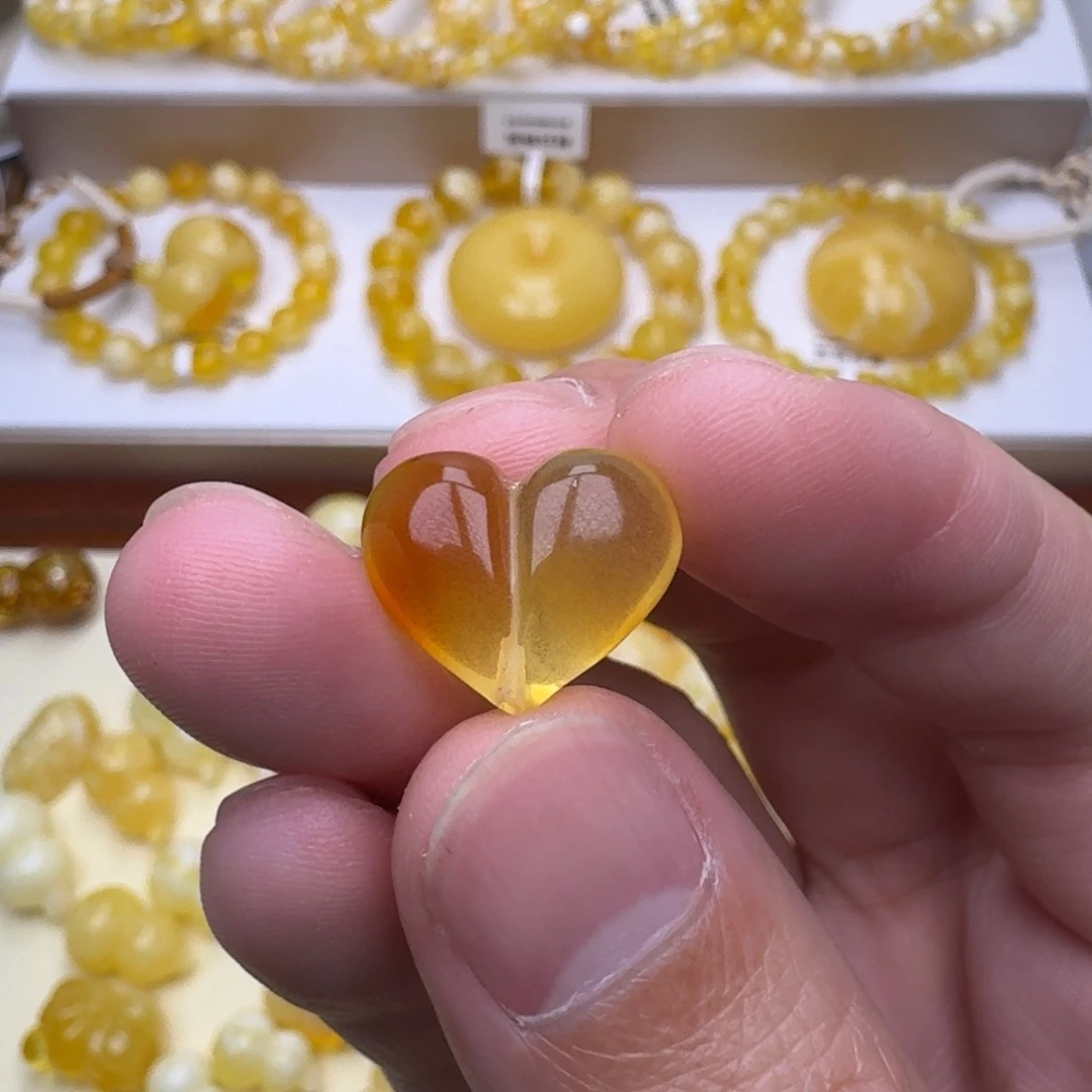 琥珀未镶嵌裸石3号