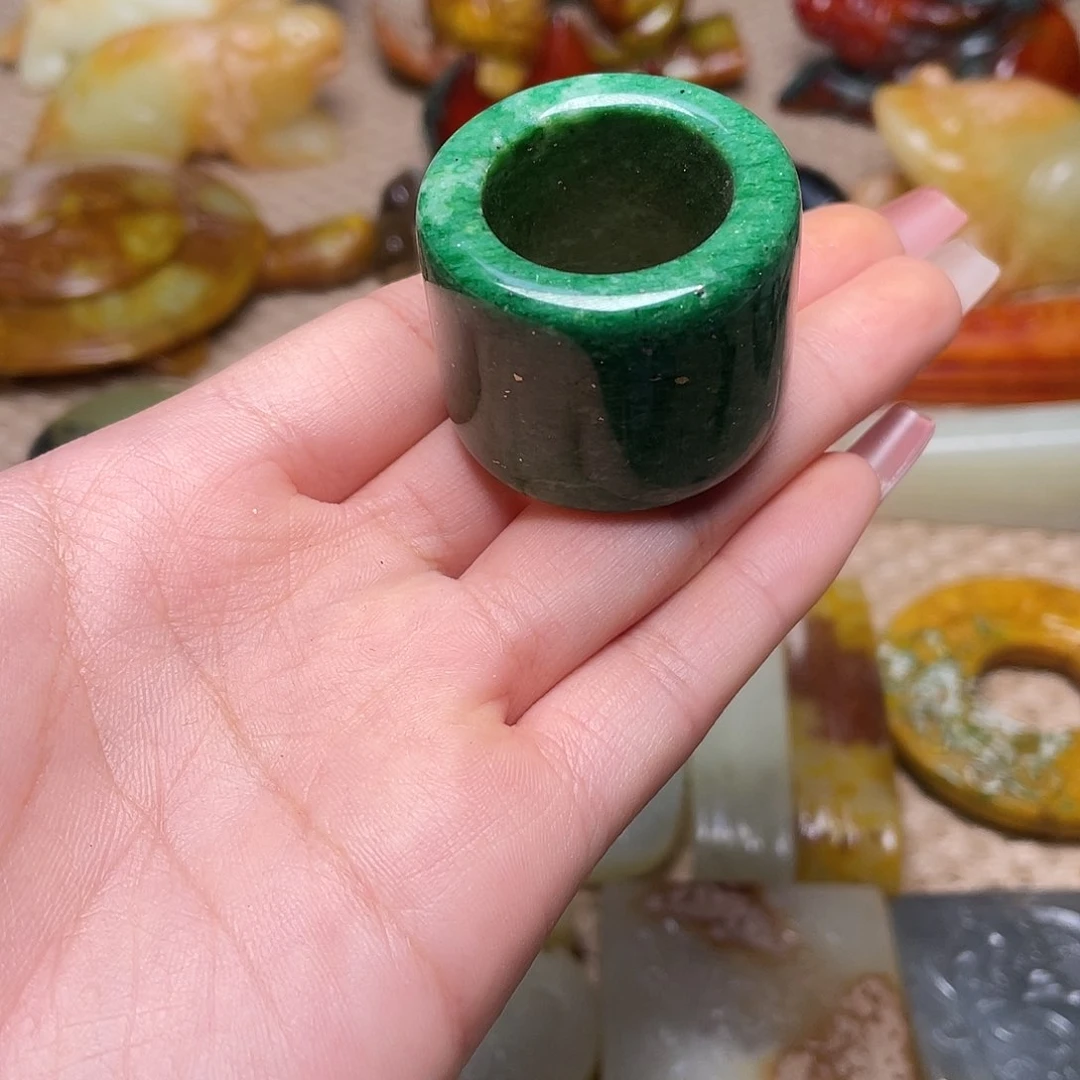 蛇纹石玉未镶嵌如图