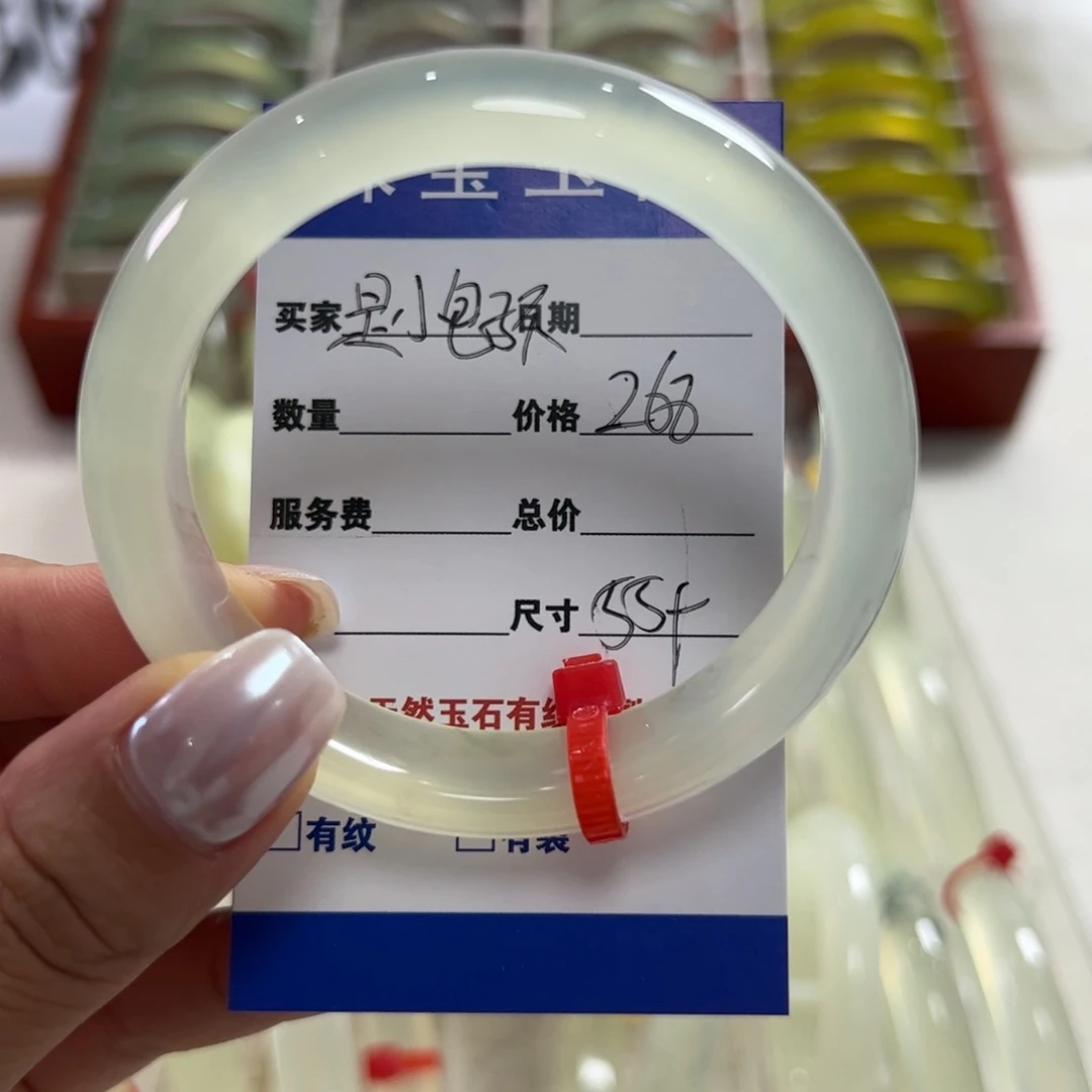 蛇纹石玉未镶嵌手镯是***不