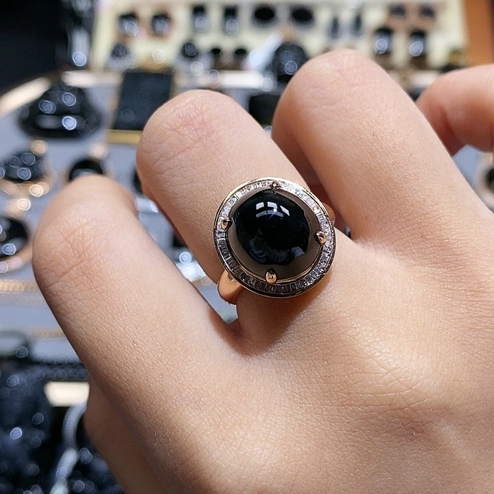 18K金镶嵌戒指翡翠蛋面