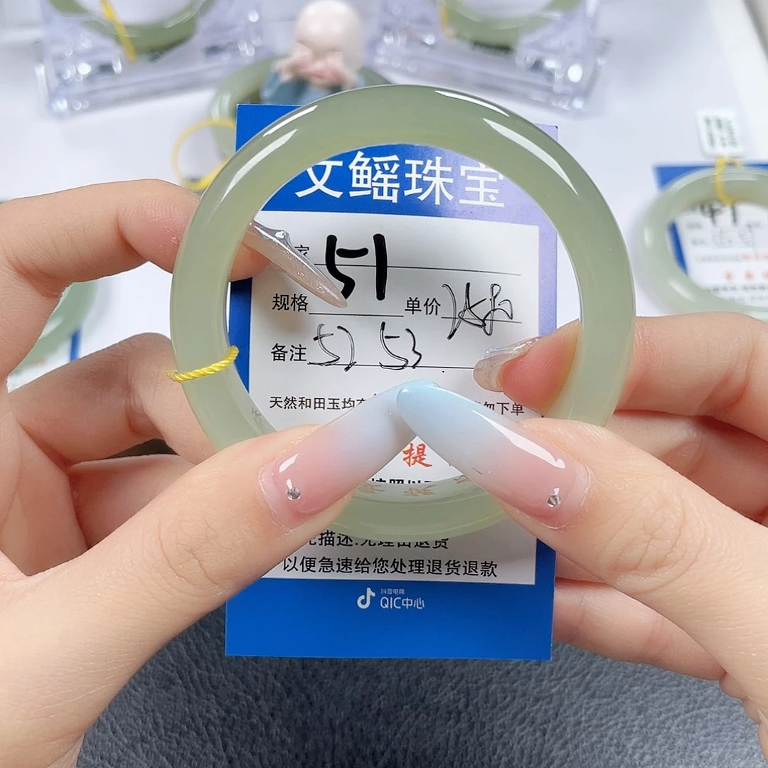 和田玉手镯未镶嵌安*