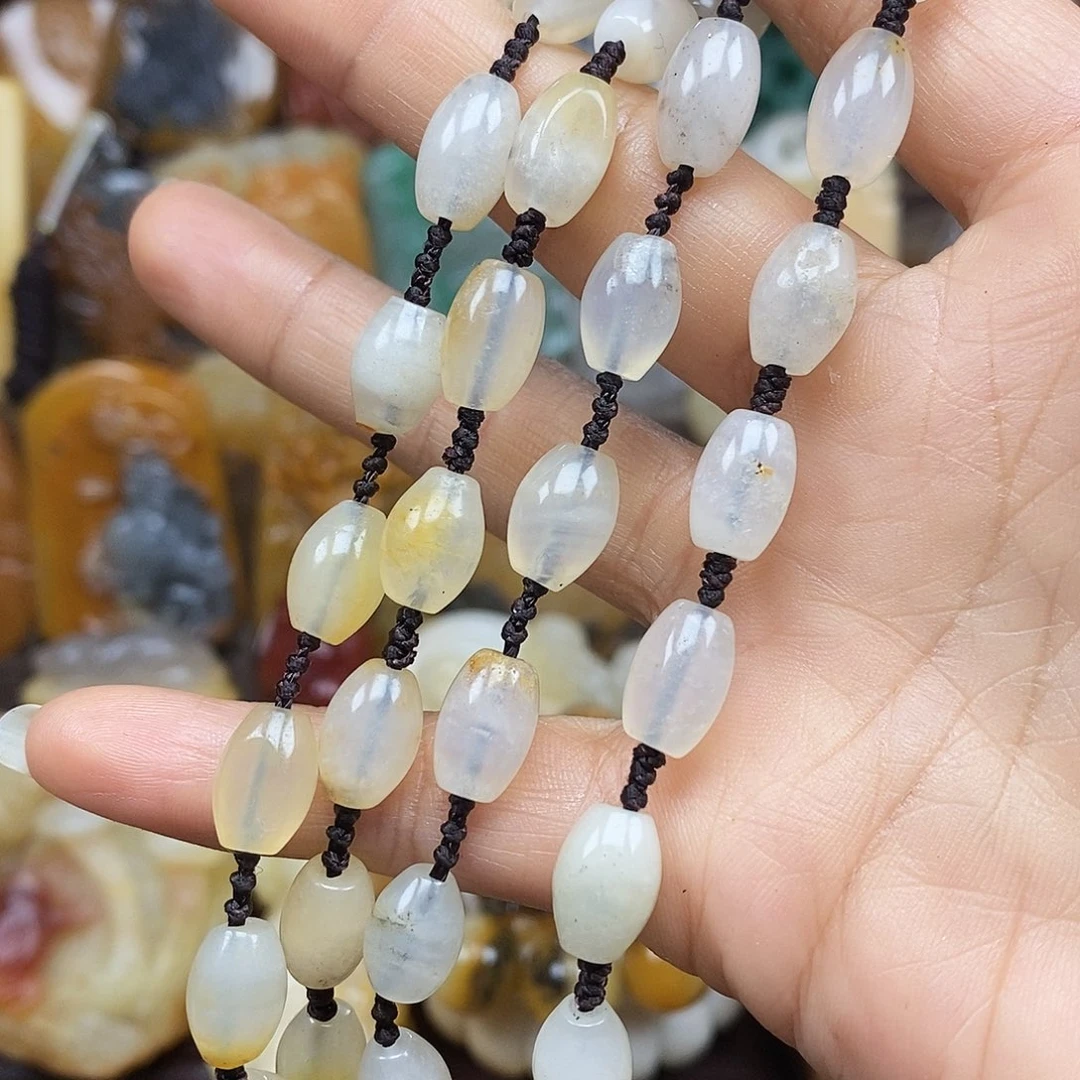 石英质玉未镶嵌颈饰