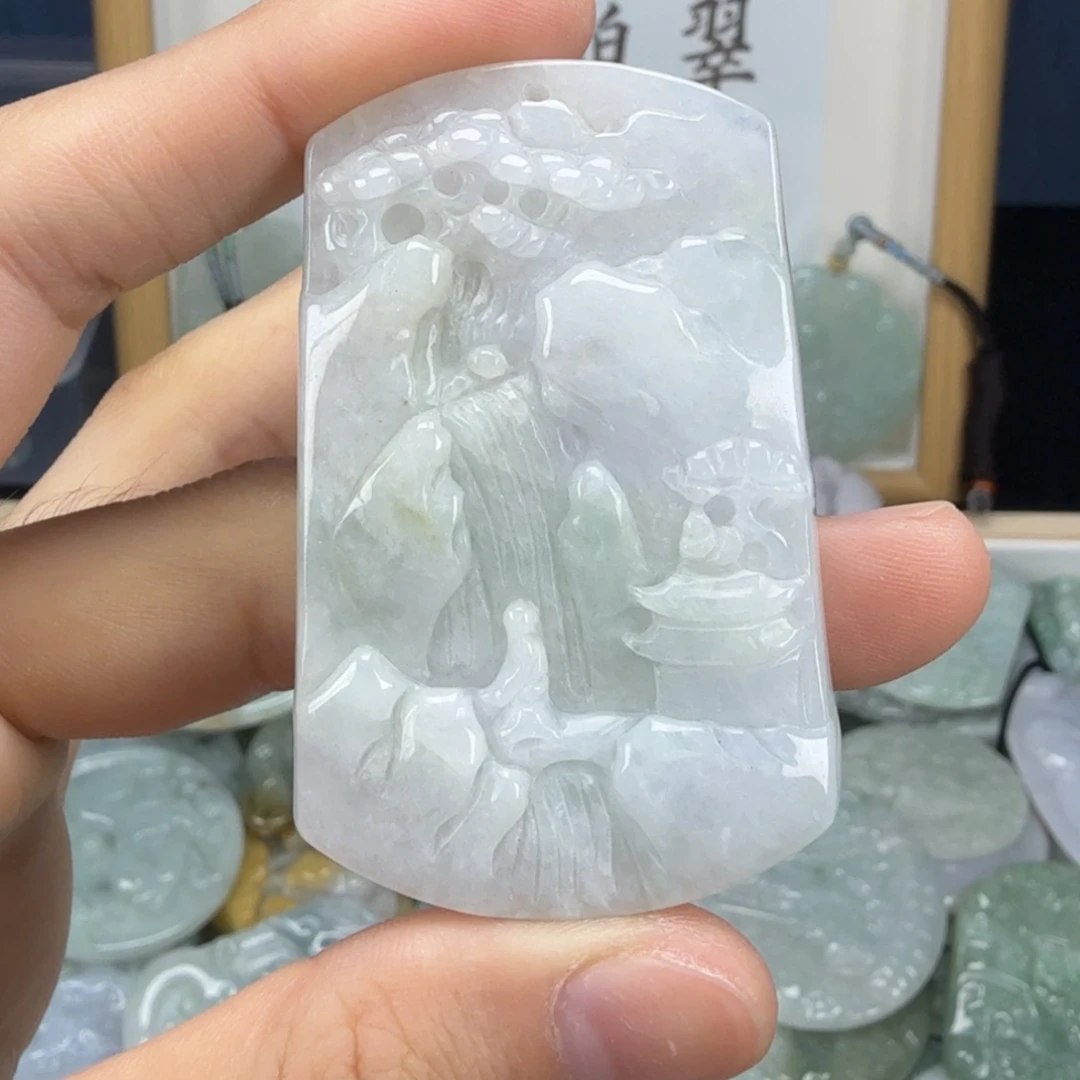 翡翠挂件未镶嵌翡翠