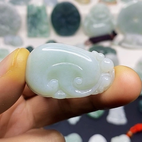 翡翠颈饰未镶嵌吊坠