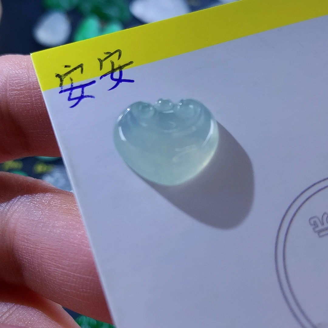 翡翠颈饰未镶嵌天然翡翠高冰如意