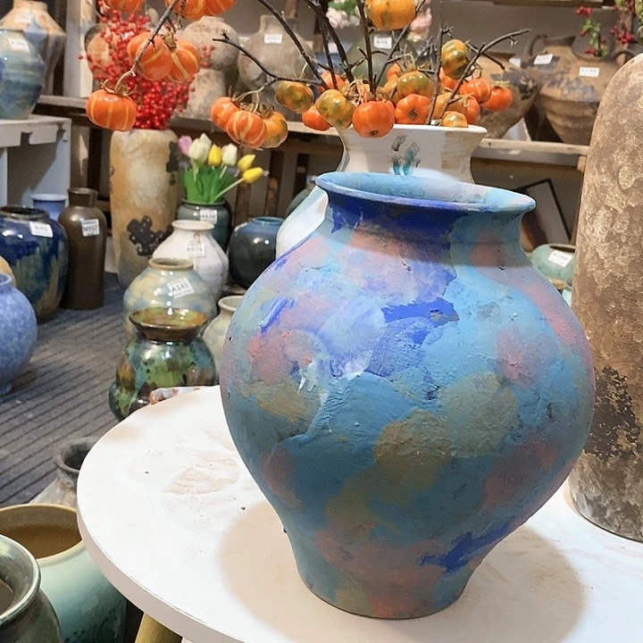 瓶景德镇陶瓷。景德镇陶瓷