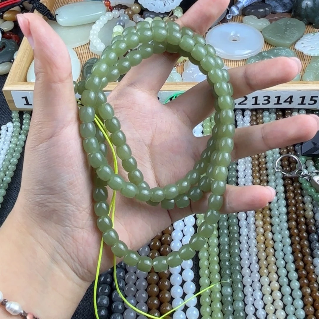 鹰***。颈饰未镶嵌和田玉