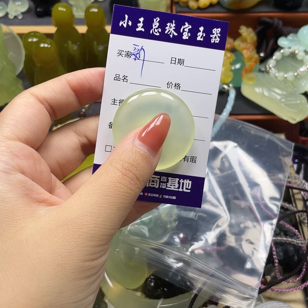 新***家未镶嵌蛇纹石玉颈饰