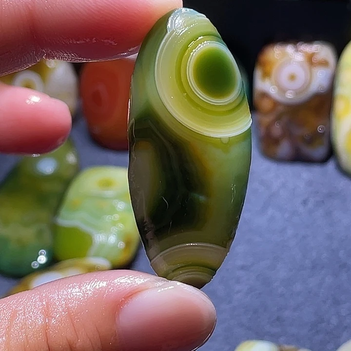 玛瑙/玉髓未镶嵌珠宝奇石