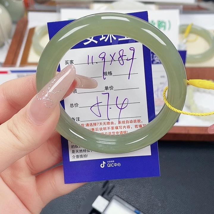 和田玉未镶嵌手镯