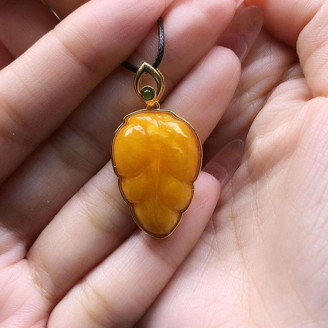 蜜蜡颈饰银S925镶嵌吊坠