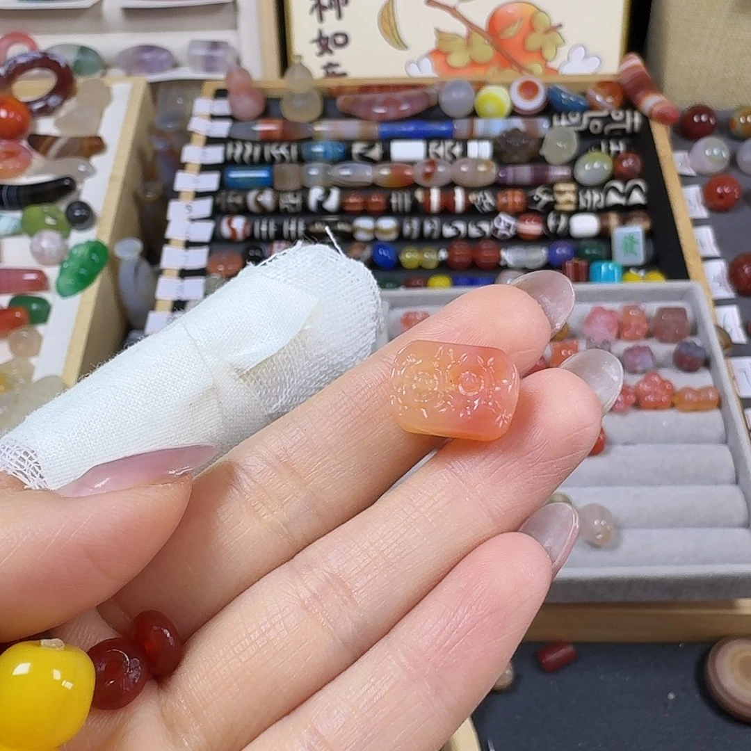 晚***。玛瑙/玉髓未镶嵌颈饰