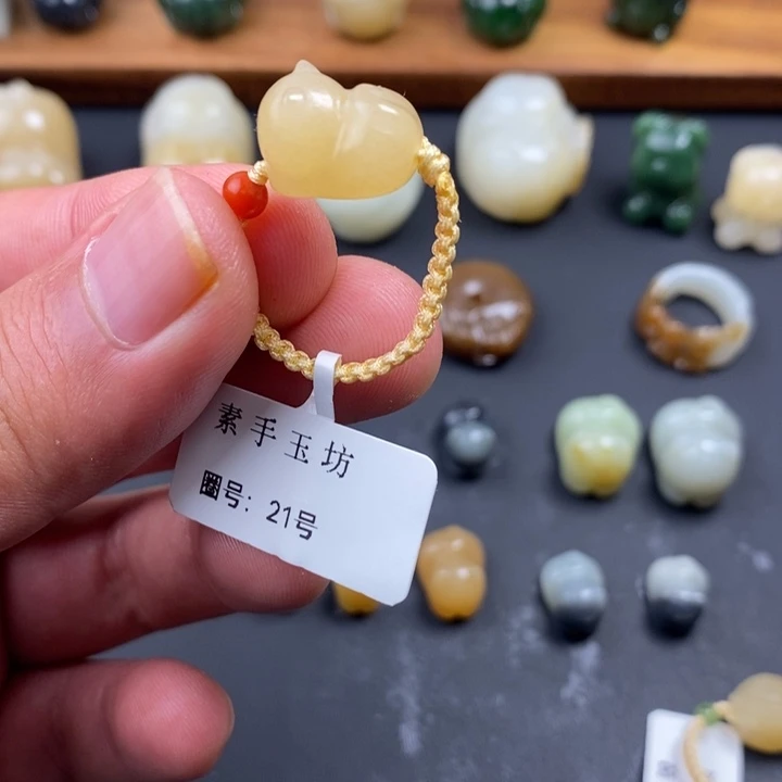 晚***。和田玉未镶嵌颈饰