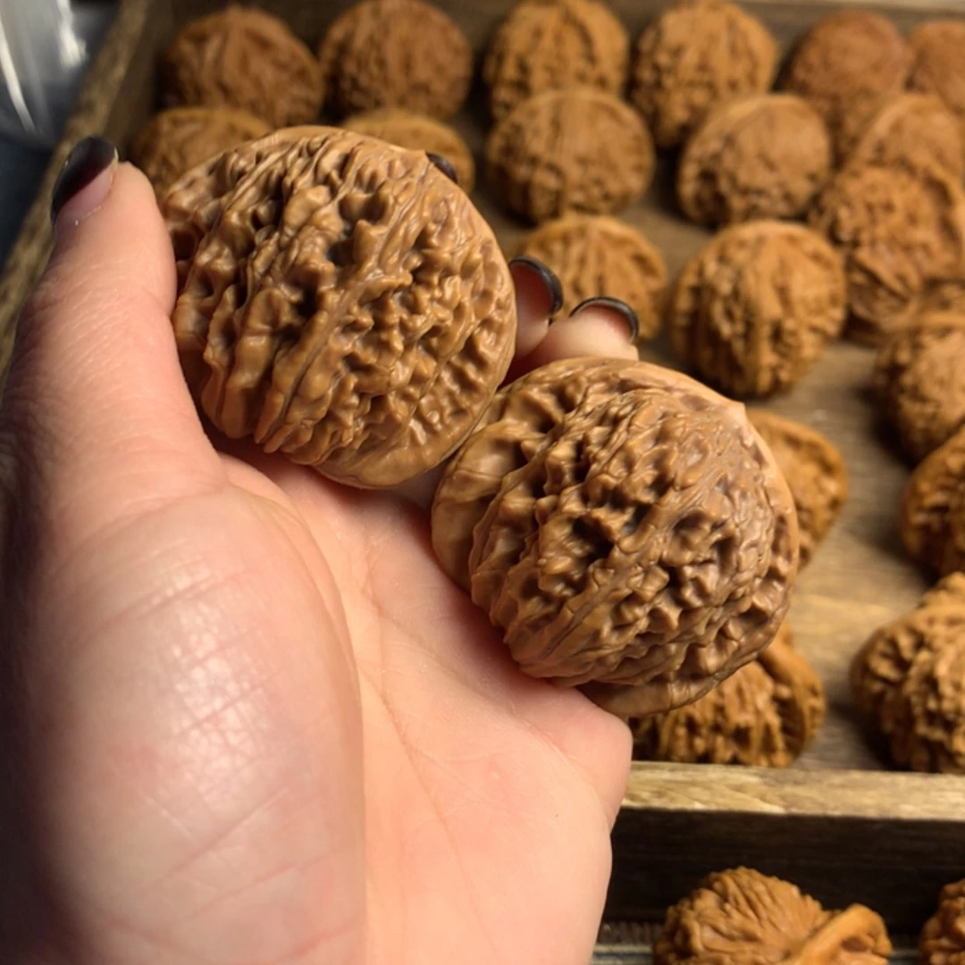 【闪购商品】文玩核桃吊坠S****。悍高楼