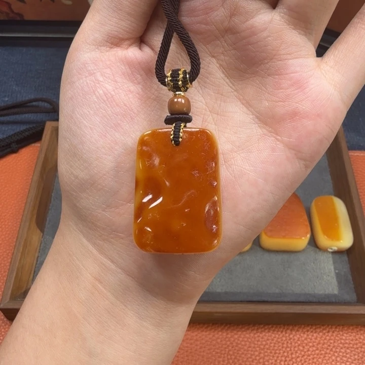 蜜蜡未镶嵌吊坠(赠链)