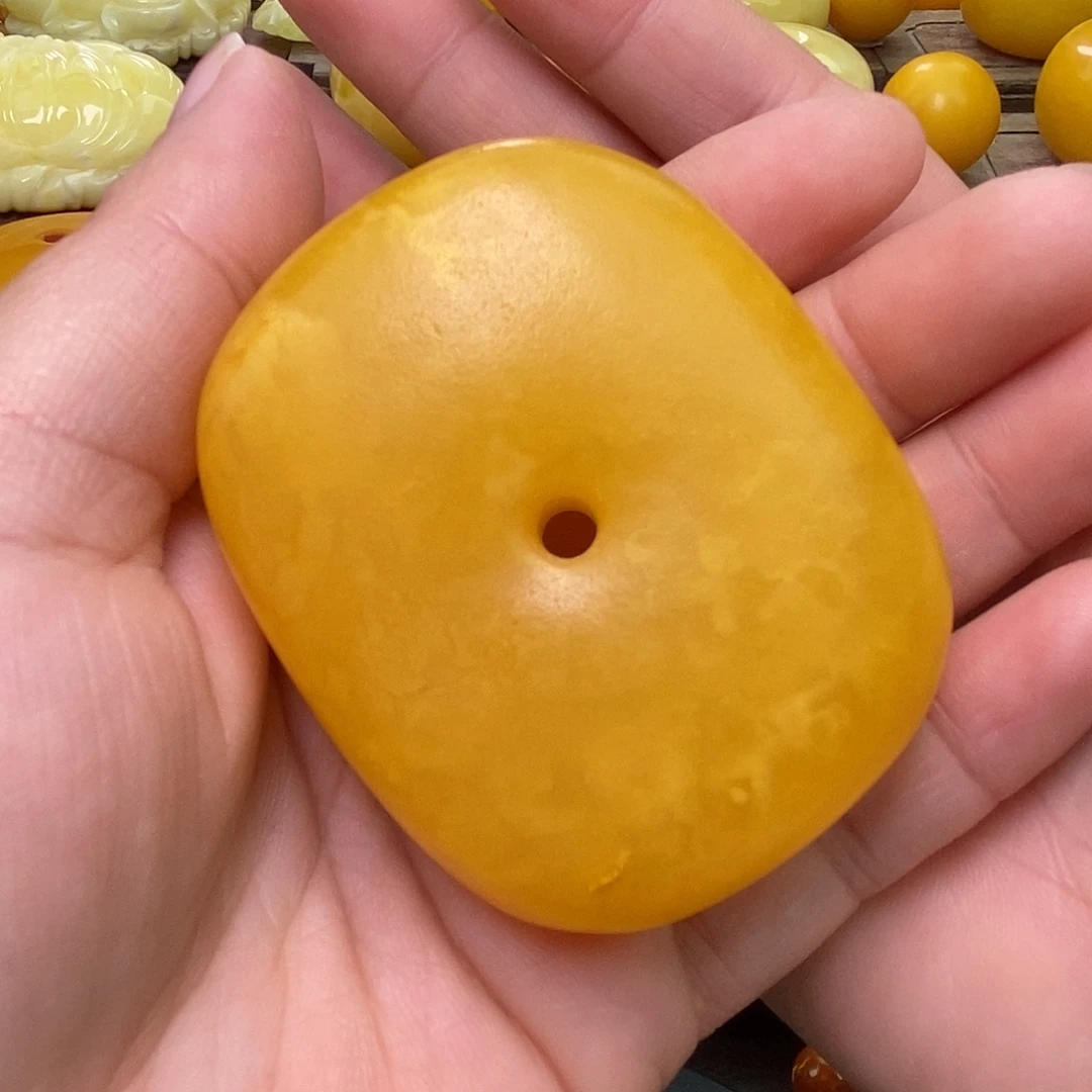蜜蜡未镶嵌珠宝奇石