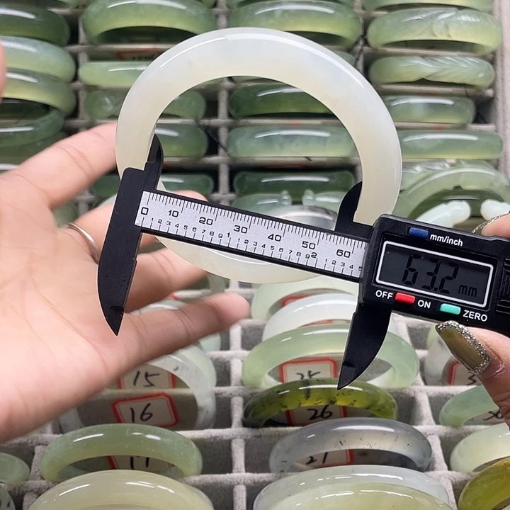 蛇纹石玉未镶嵌手镯33