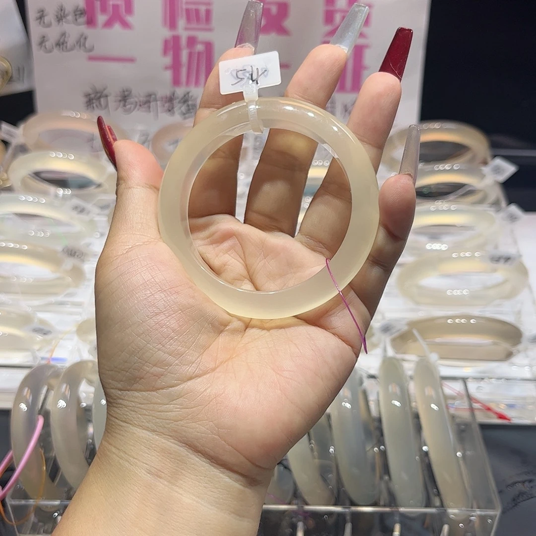 谢***o手镯玛瑙/玉髓合金