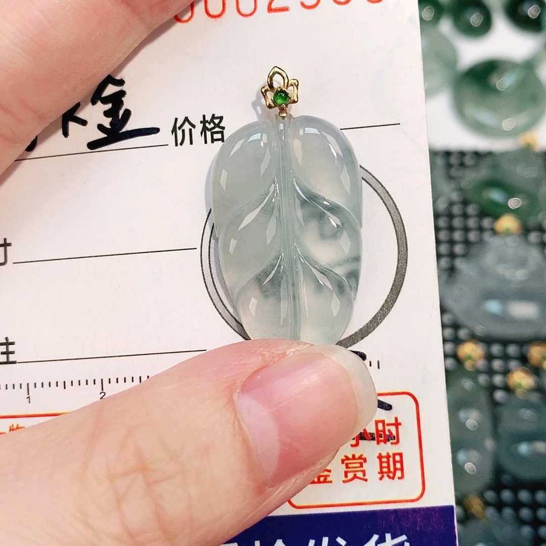 翡翠颈饰18K金镶嵌吊坠