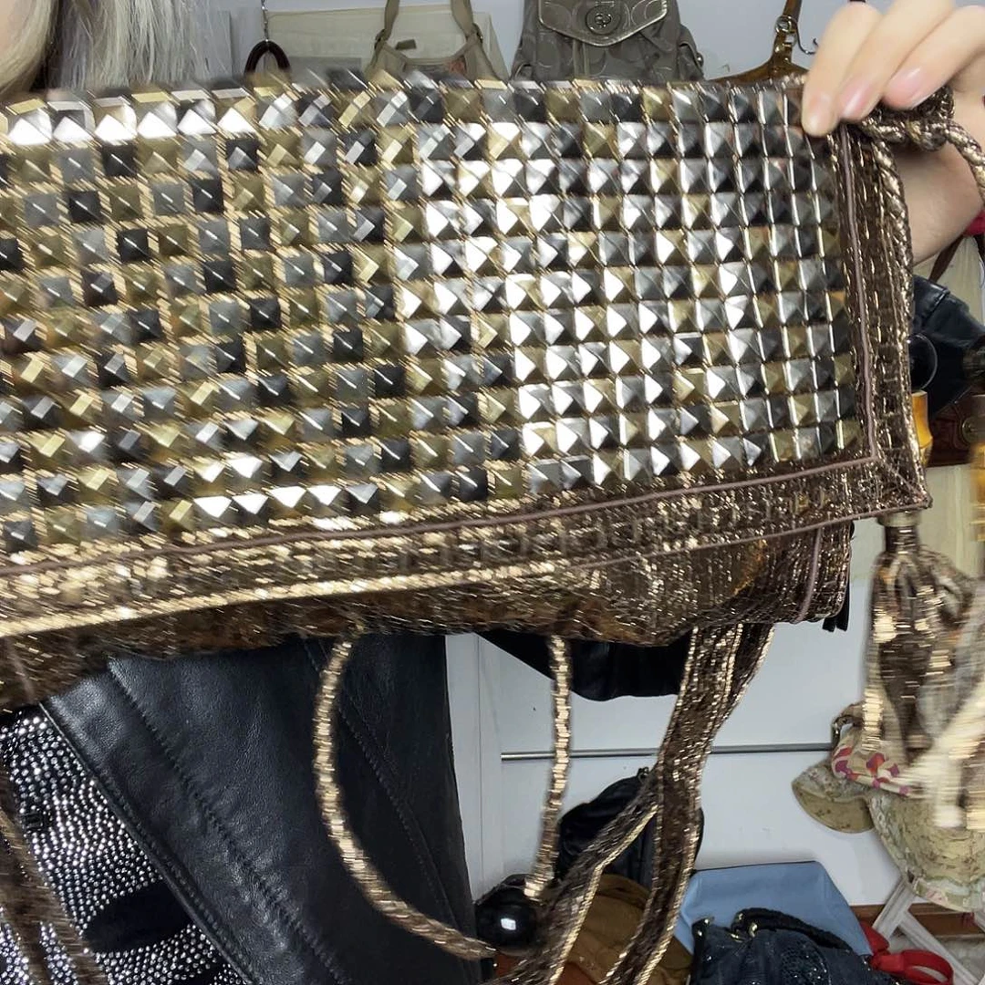 蚕丝包包包包包包吧金色