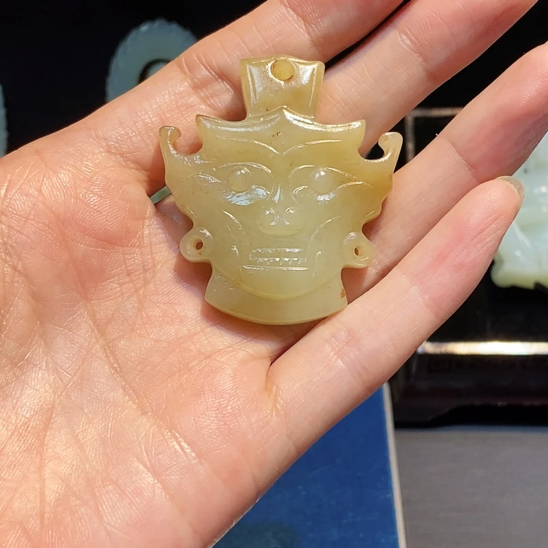 面***笑未镶嵌和田玉笔搁