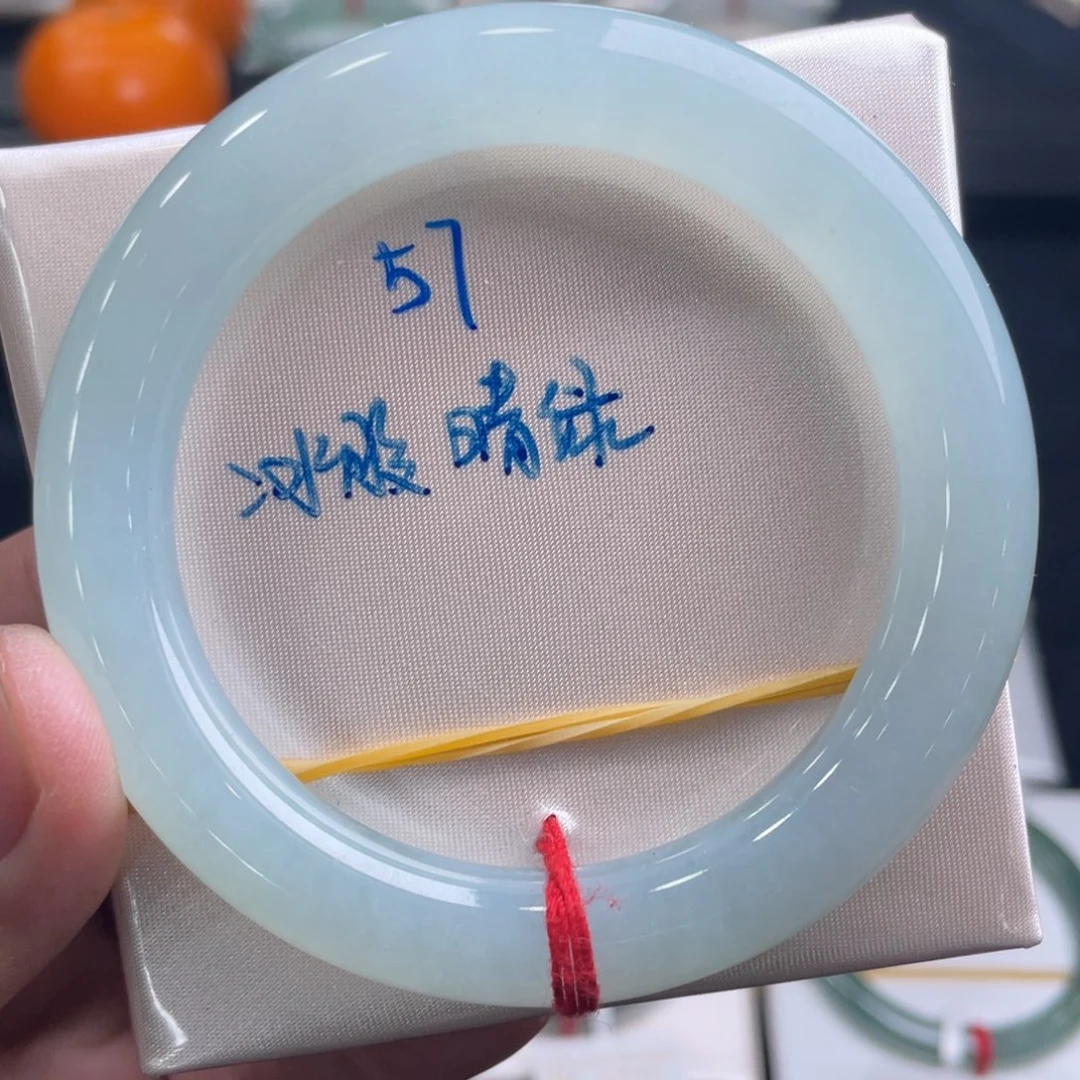 翡翠手镯未镶嵌翡翠手镯