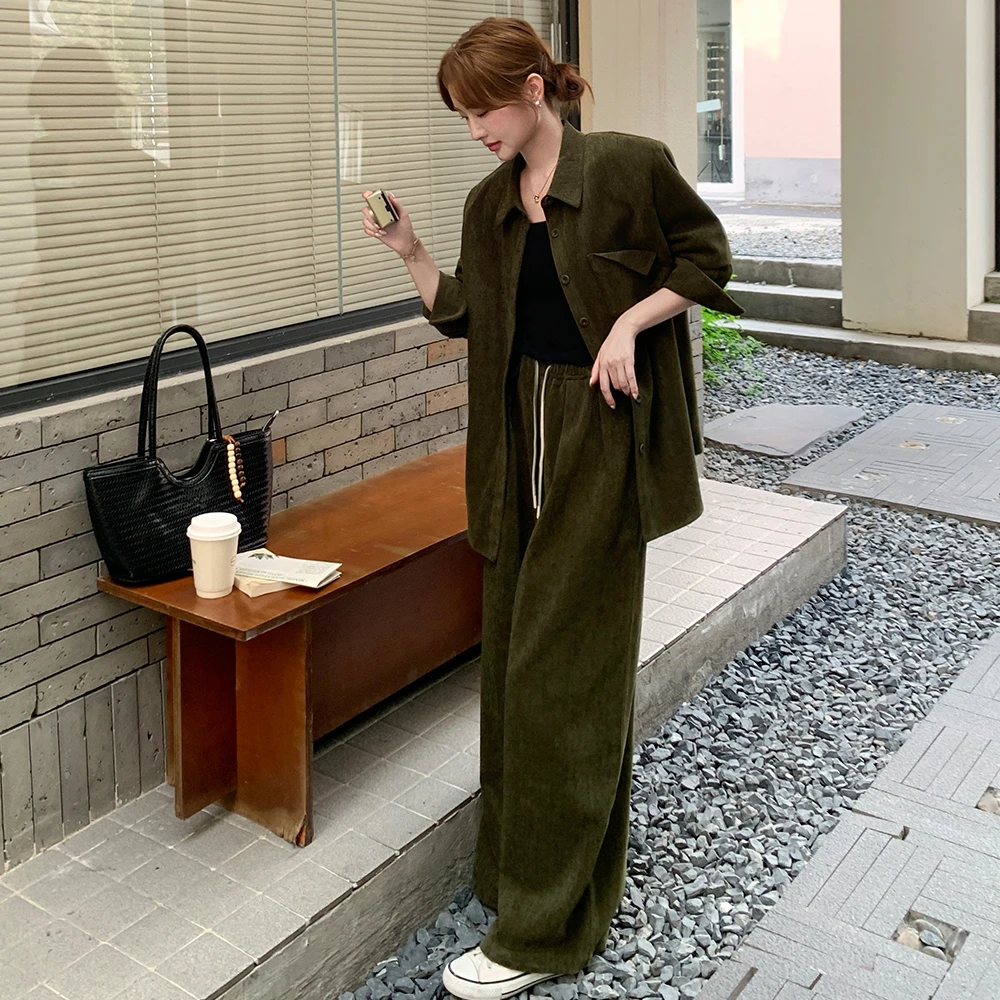 橄榄绿清新减龄套装女复古衬衫外套2025秋新款松弛感阔腿裤两件套