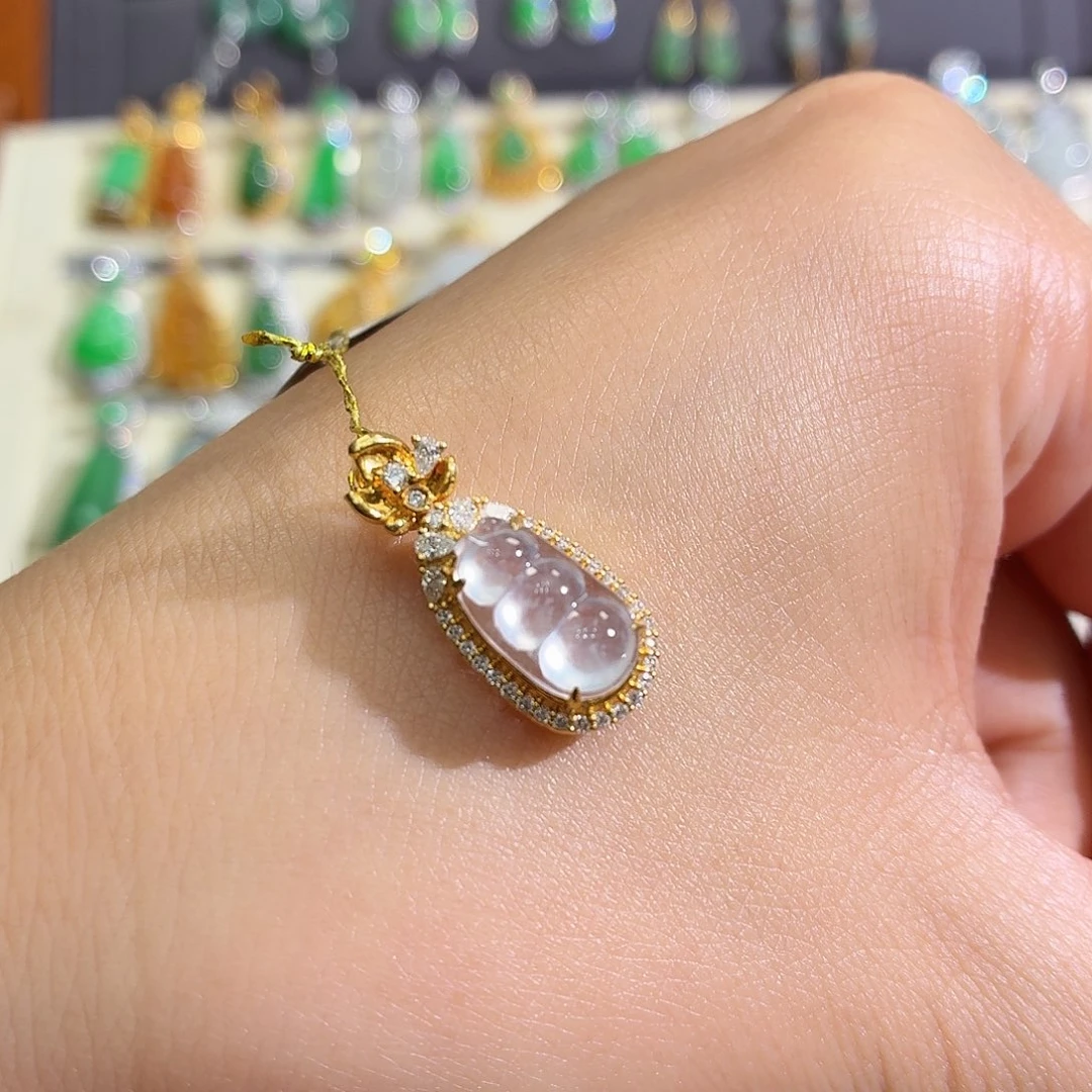 翡翠18K金镶嵌颈饰