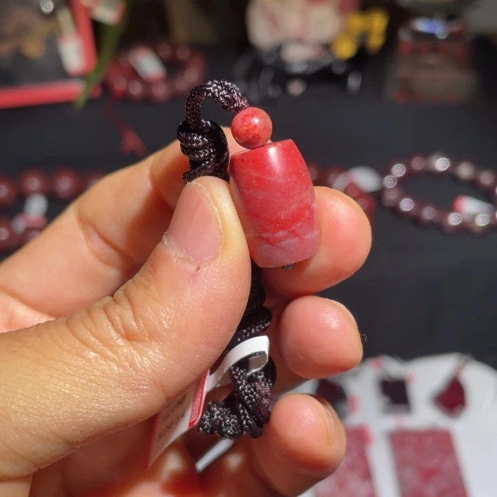 天然辰砂柿子红原石桶珠