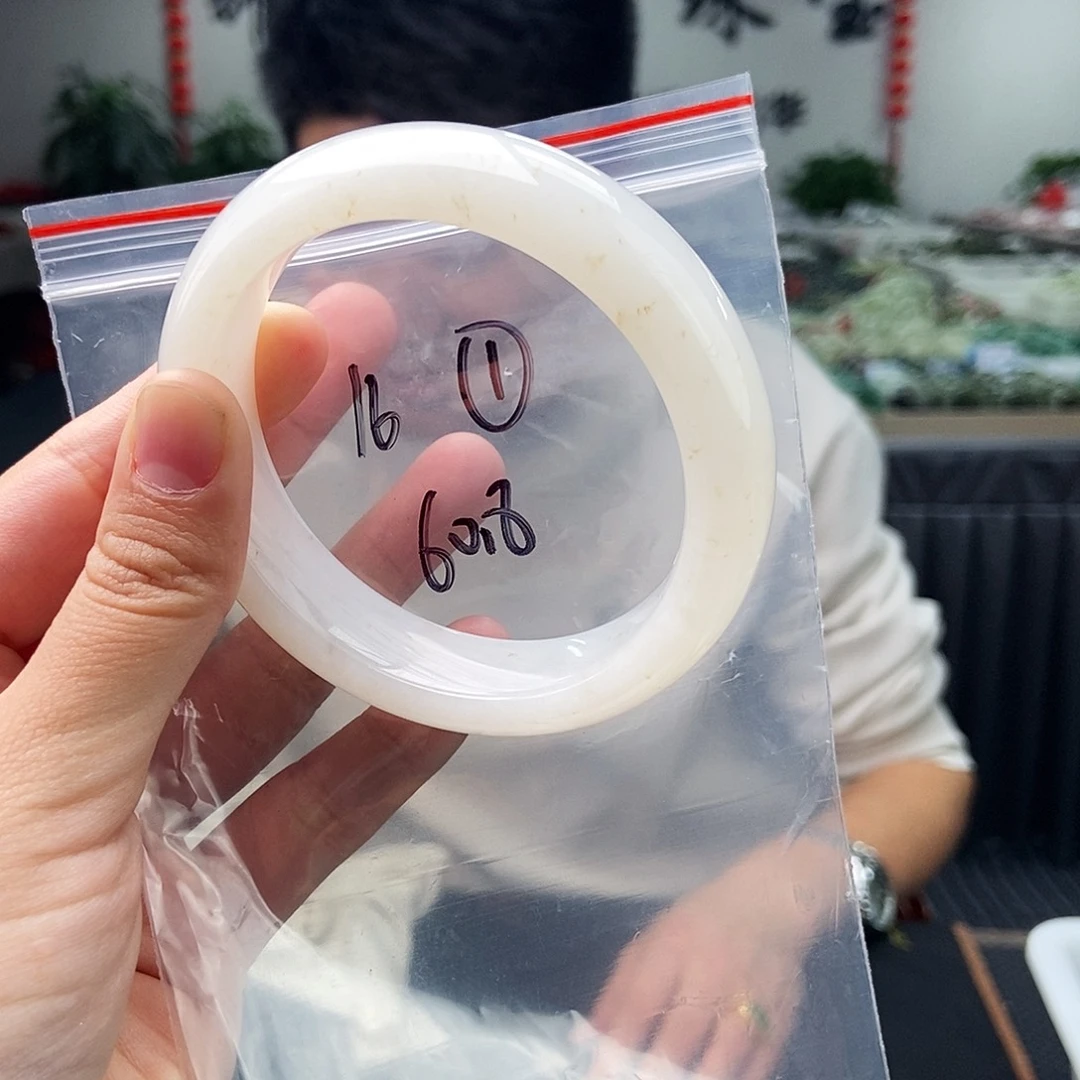 和田玉未镶嵌手镯拍一发一