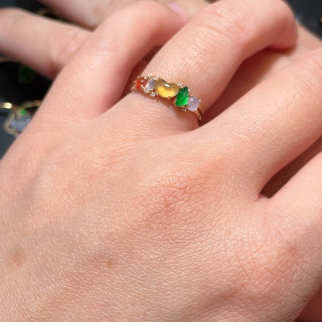 翡翠戒指18K金镶嵌南非钻