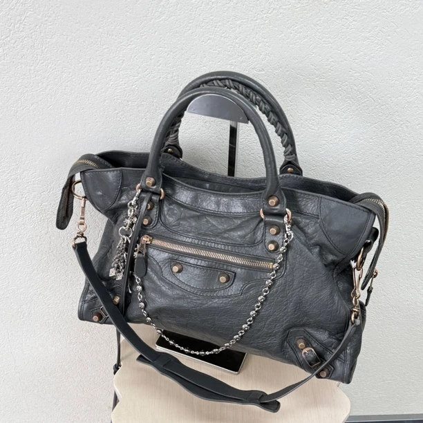 95新 Balenciaga/巴黎世家 锡器灰色中号机车单肩斜挎包 117598