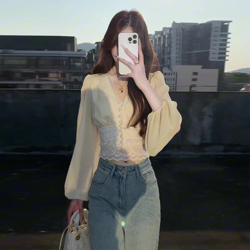 法式气质v领蕾丝收腰短款上衣秋季新款灯笼袖别致独特绝美小上衣