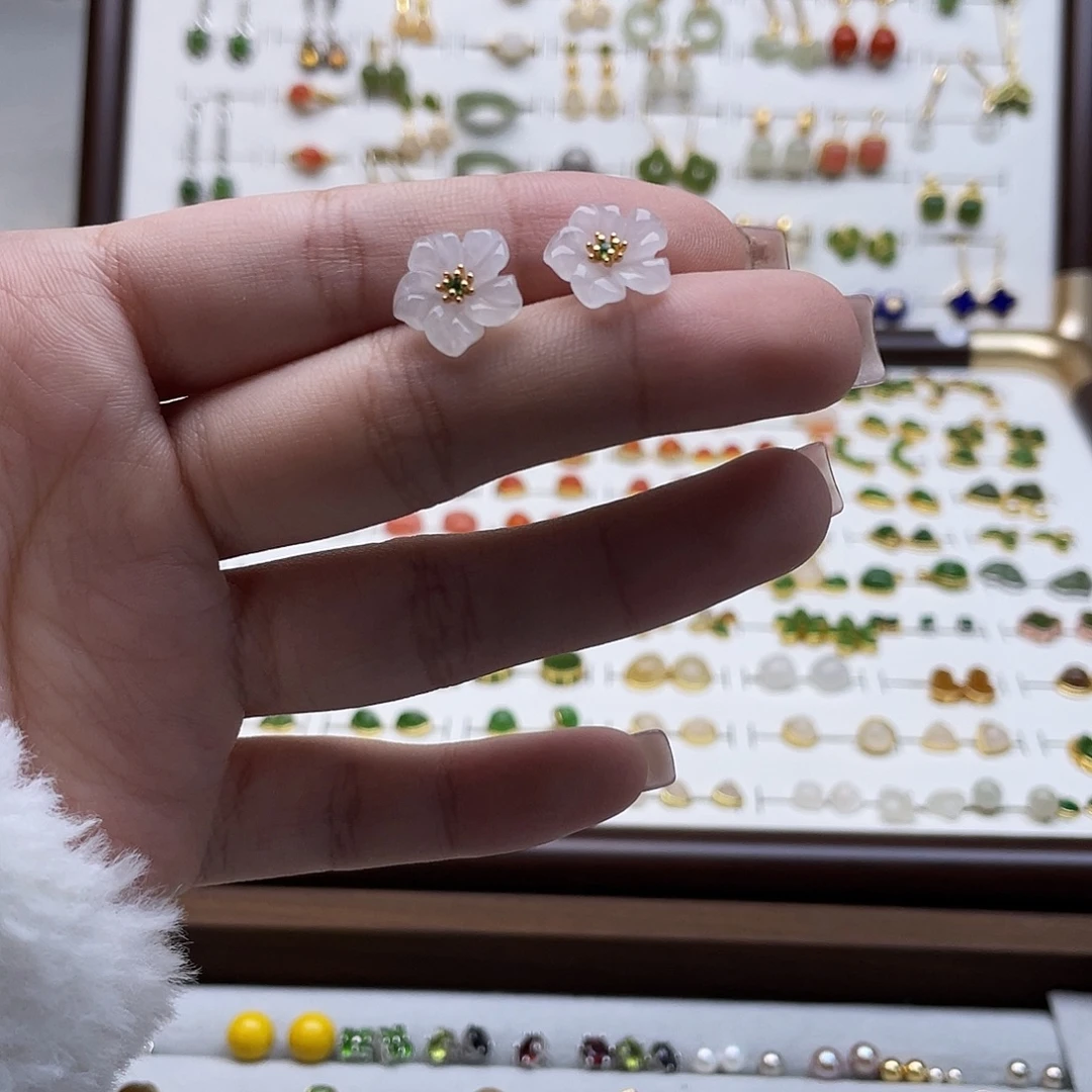 和田玉未镶嵌耳饰