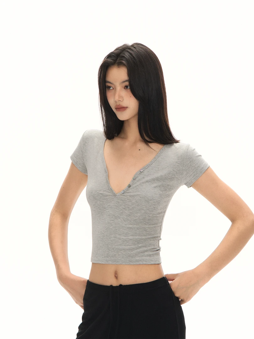 【CHUN ZI】卡戴珊V领纽扣t修身性感短袖T恤百搭上衣女夏新款打底衫
