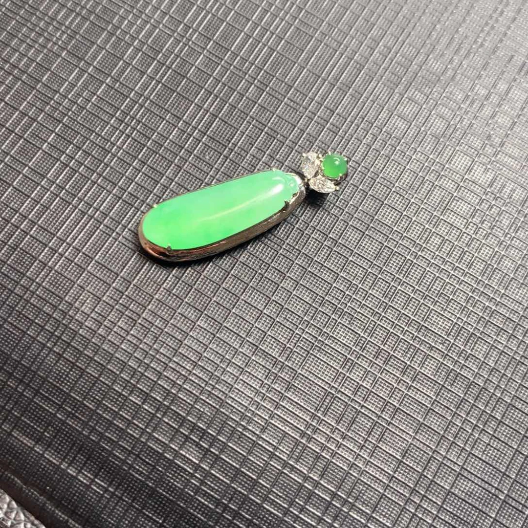 翡翠18K金镶嵌颈饰(****翡翠