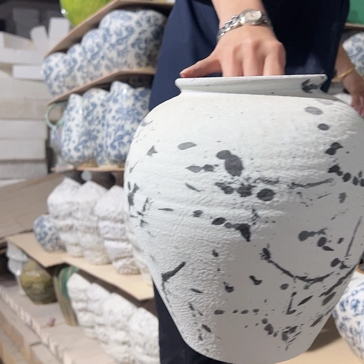 景德镇陶瓷花瓶工厂