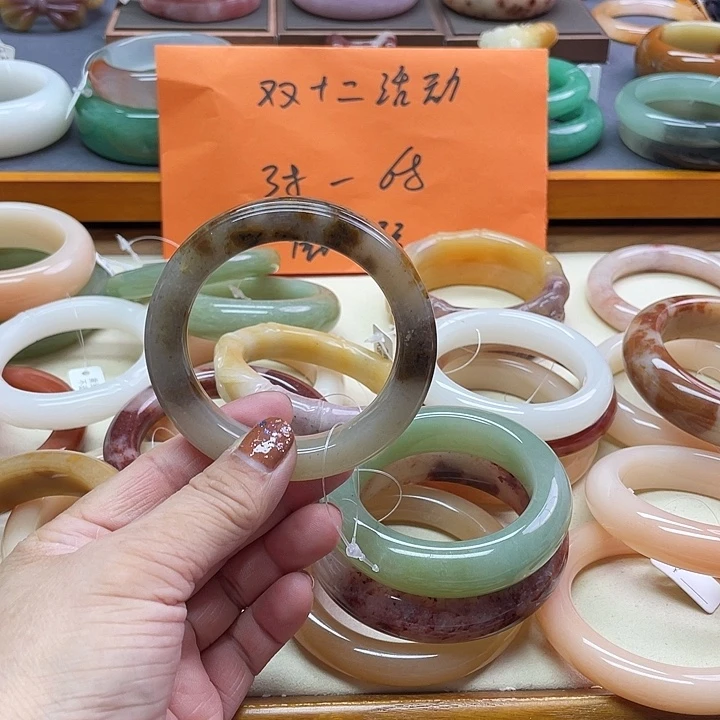 未镶嵌手镯石英质玉?****?