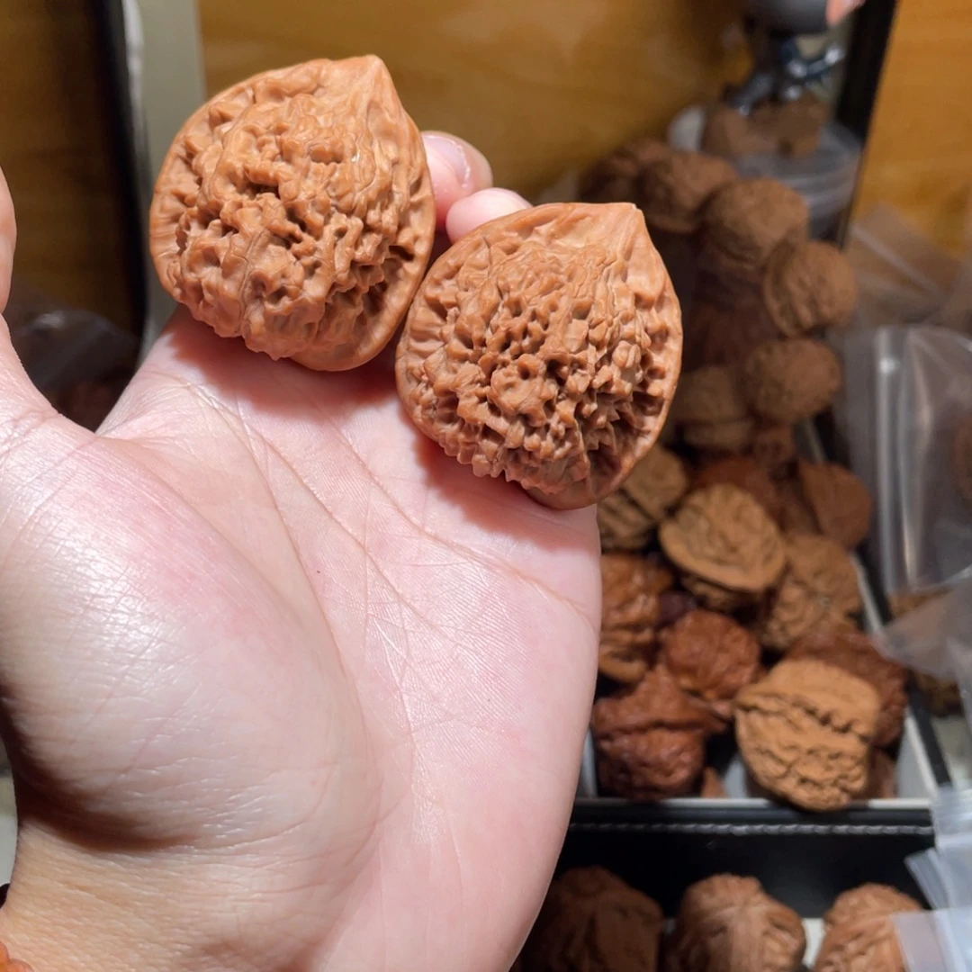 泸***术43尺寸全品无修血红皮官帽