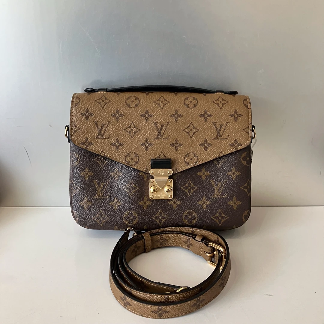 99新 LouisVuitton/路易威登 LV 拼色邮差 99新