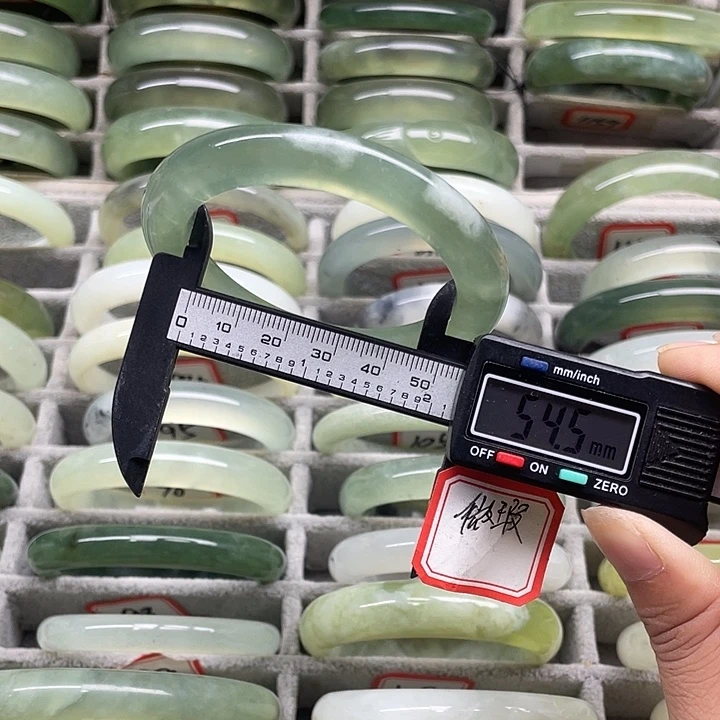 未镶嵌蛇纹石玉手镯82