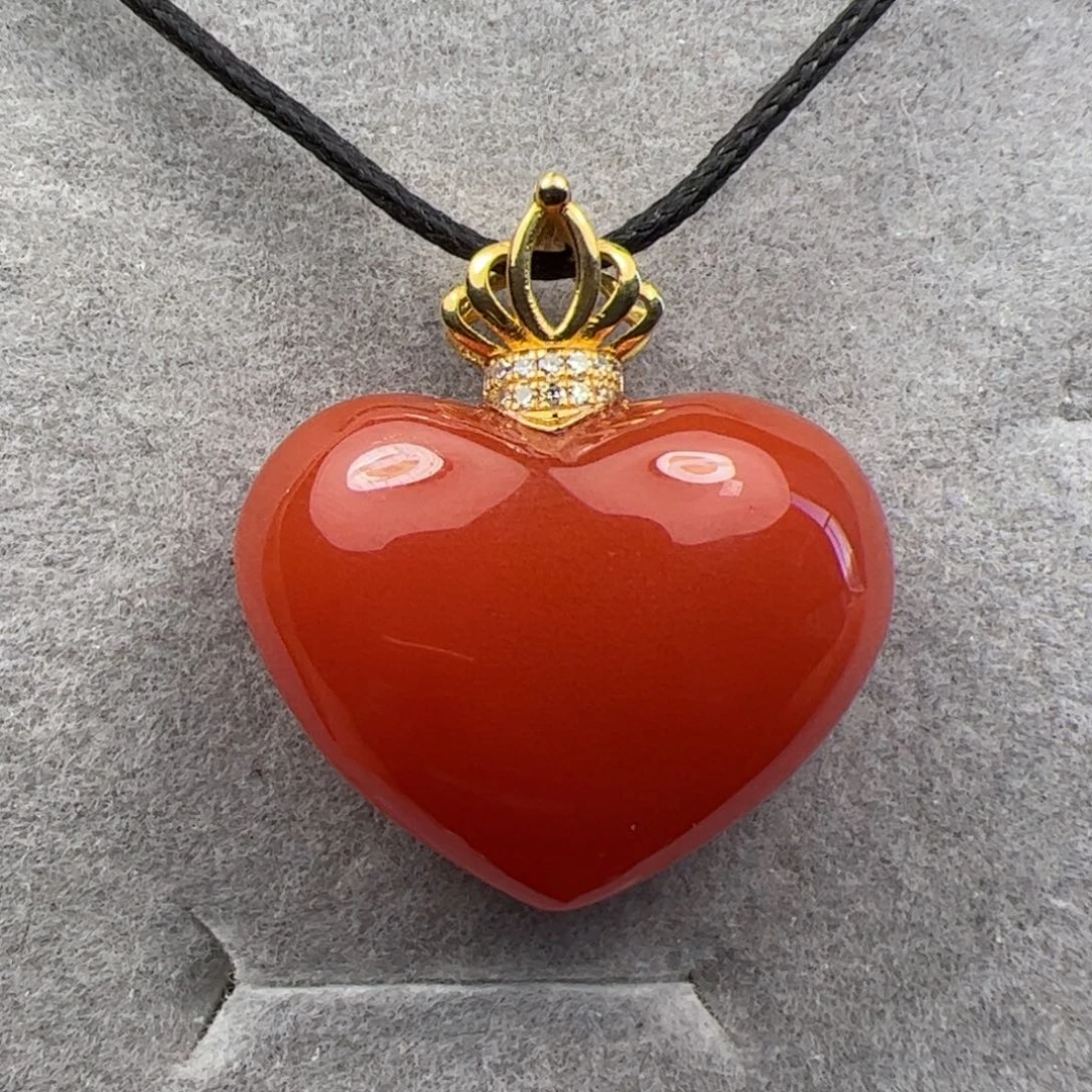 18K金镶嵌吊坠南红玛瑙