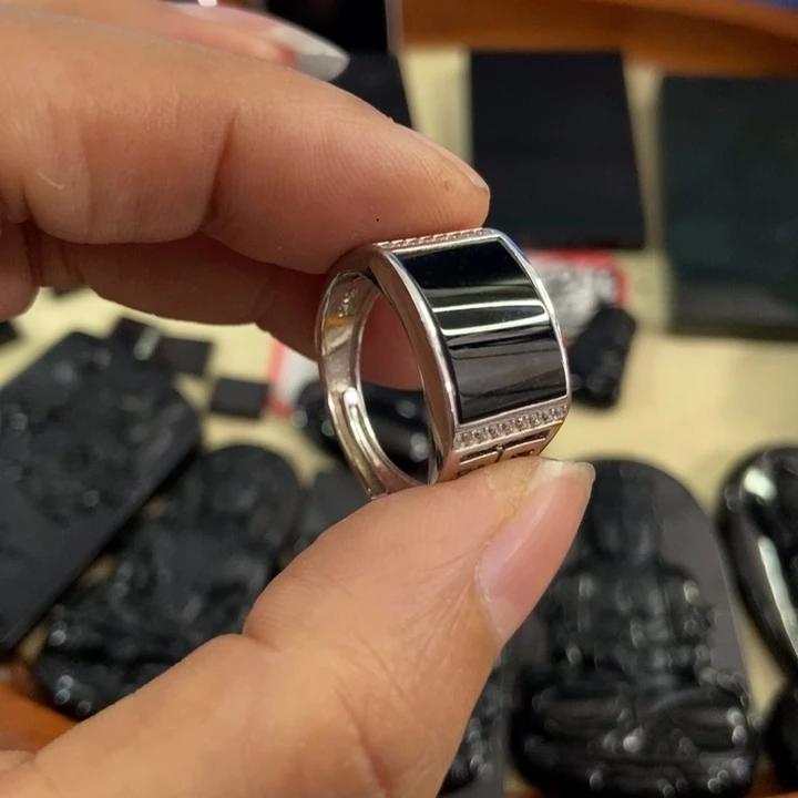 翡翠戒指未镶嵌墨翠