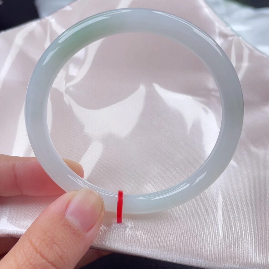 翡翠手镯（圆镯）未镶嵌57.7圈