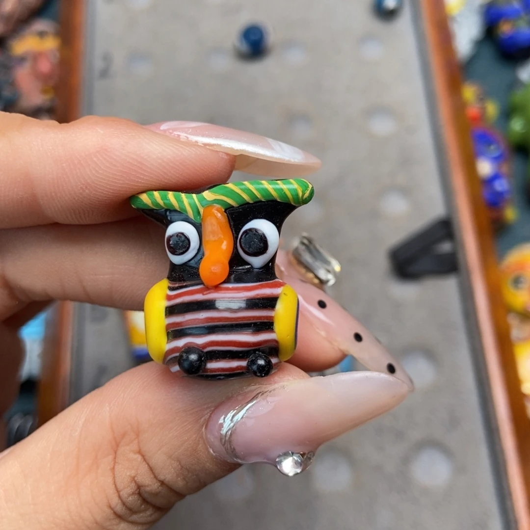 颈饰琉璃印度尼西亚猫头鹰