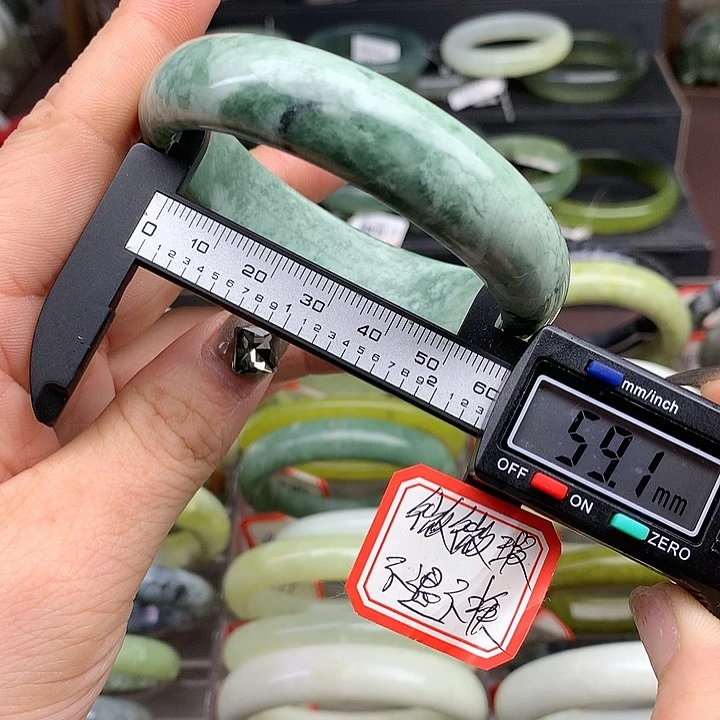 蛇纹石玉手镯未镶嵌423