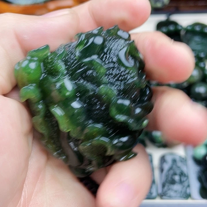 蛇纹石玉未镶嵌挂件
