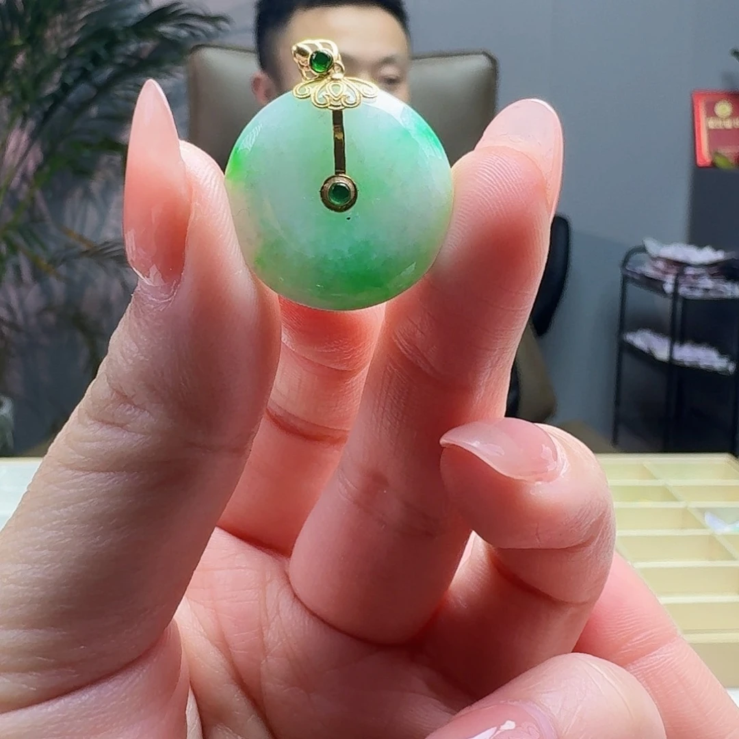 翡翠吊坠(不含链)18K金镶嵌天然